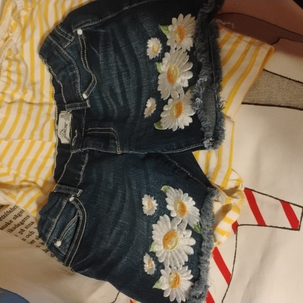 Styled Jordache jean short and Place t shirt - Picture 3 of 5